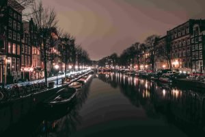 canals in amsterdam at night