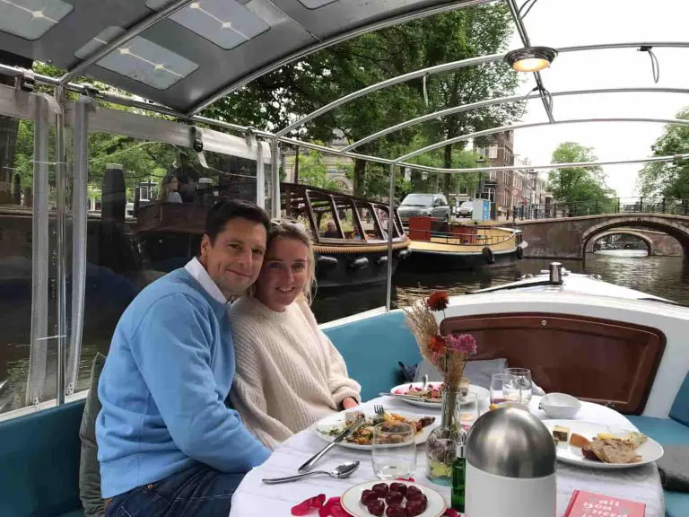 dinner cruise amsterdam couple